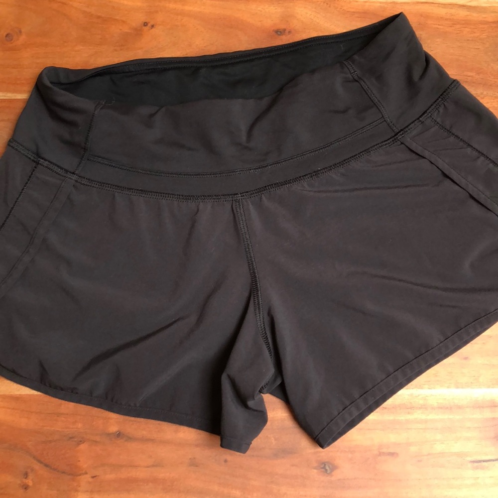 Lululemon running shorts excellent condition sz 4